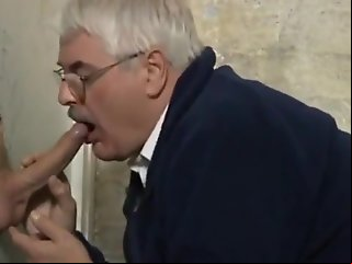 suck moustach